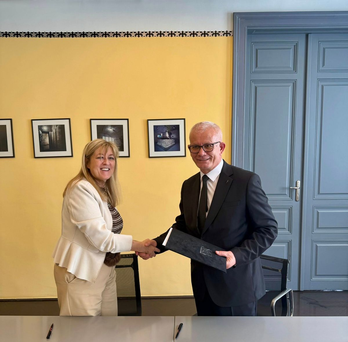 41f1c308e8c64c4396533ea60b7f334a